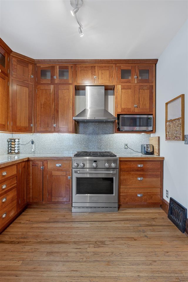 725 S Summit Street Iowa City IA 52240