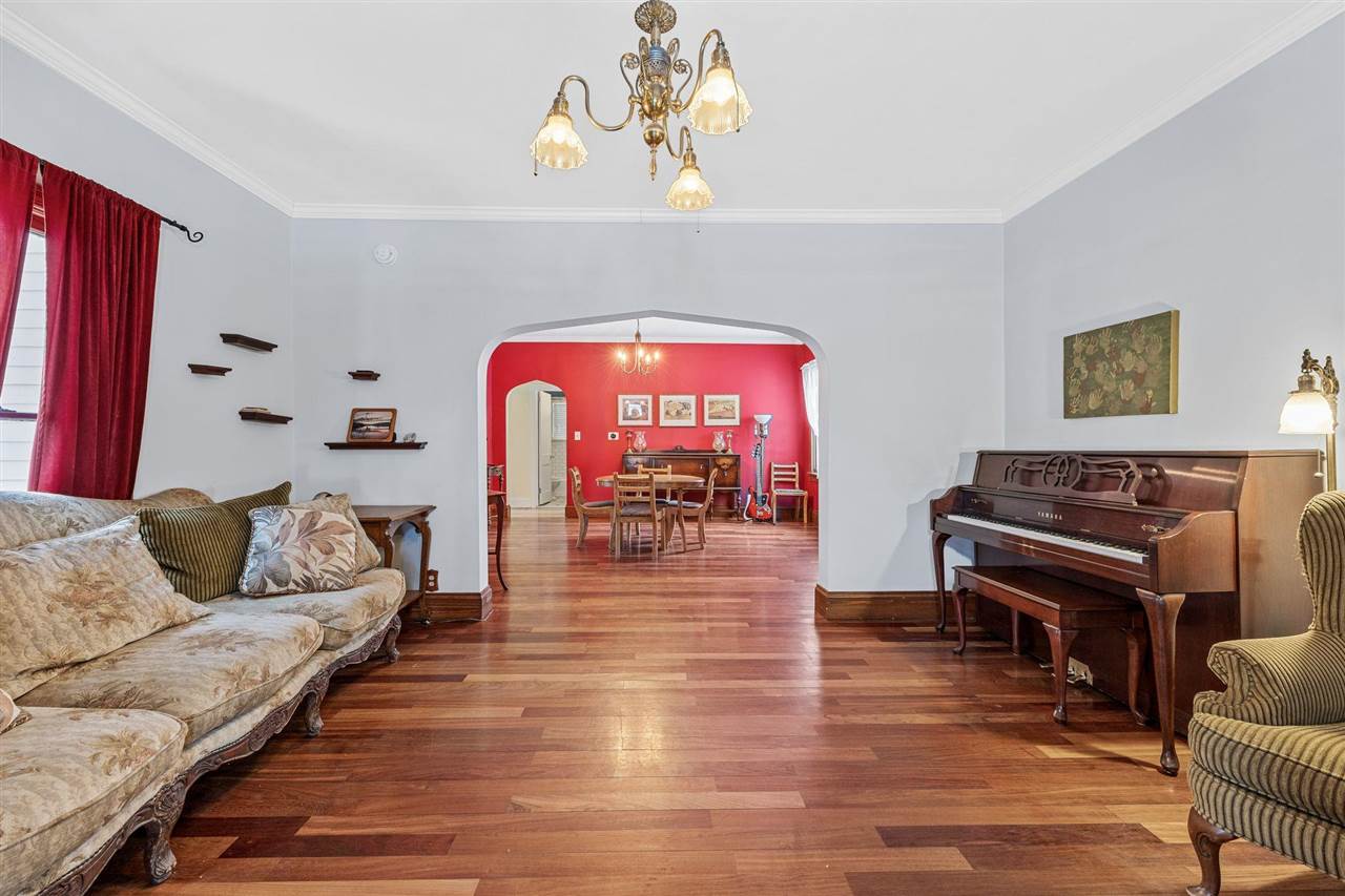 725 S Summit Street Iowa City IA 52240