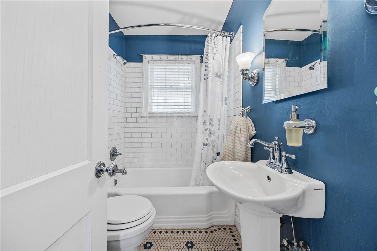 725 S Summit Street Iowa City IA 52240