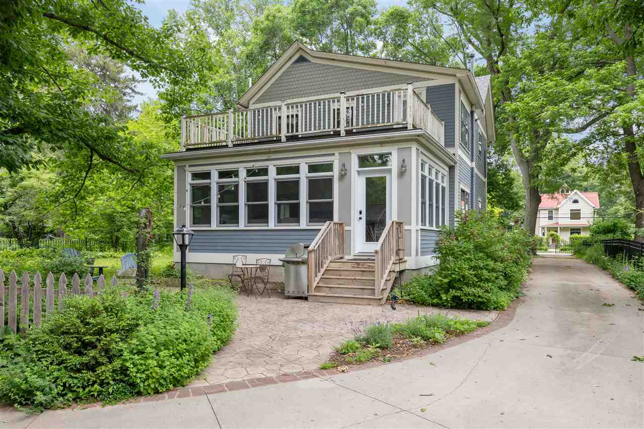 725 S Summit Street Iowa City IA 52240