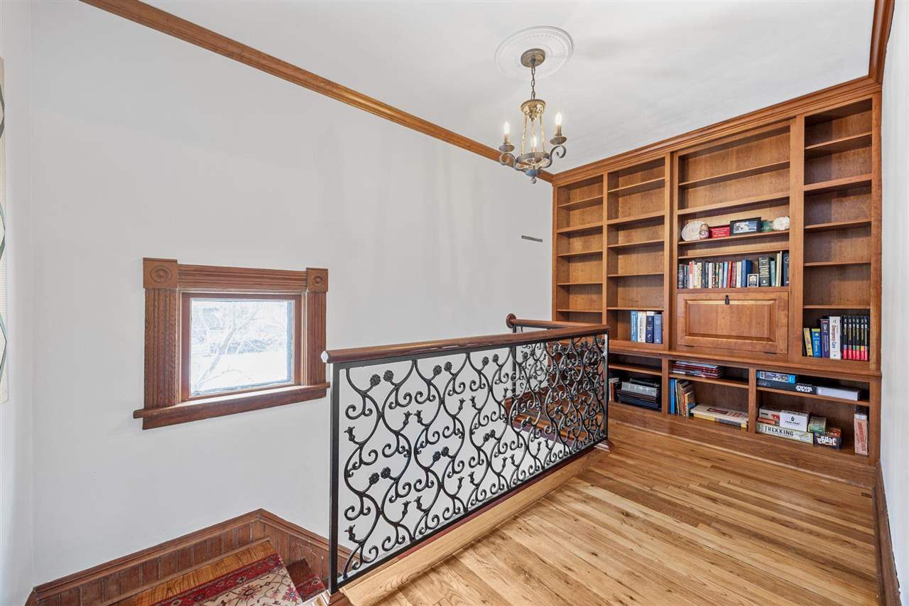 725 S Summit Street Iowa City IA 52240