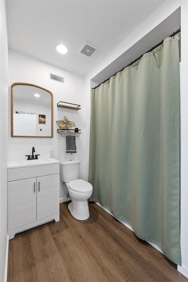 100 3rd Avenue Newhall IA 52315