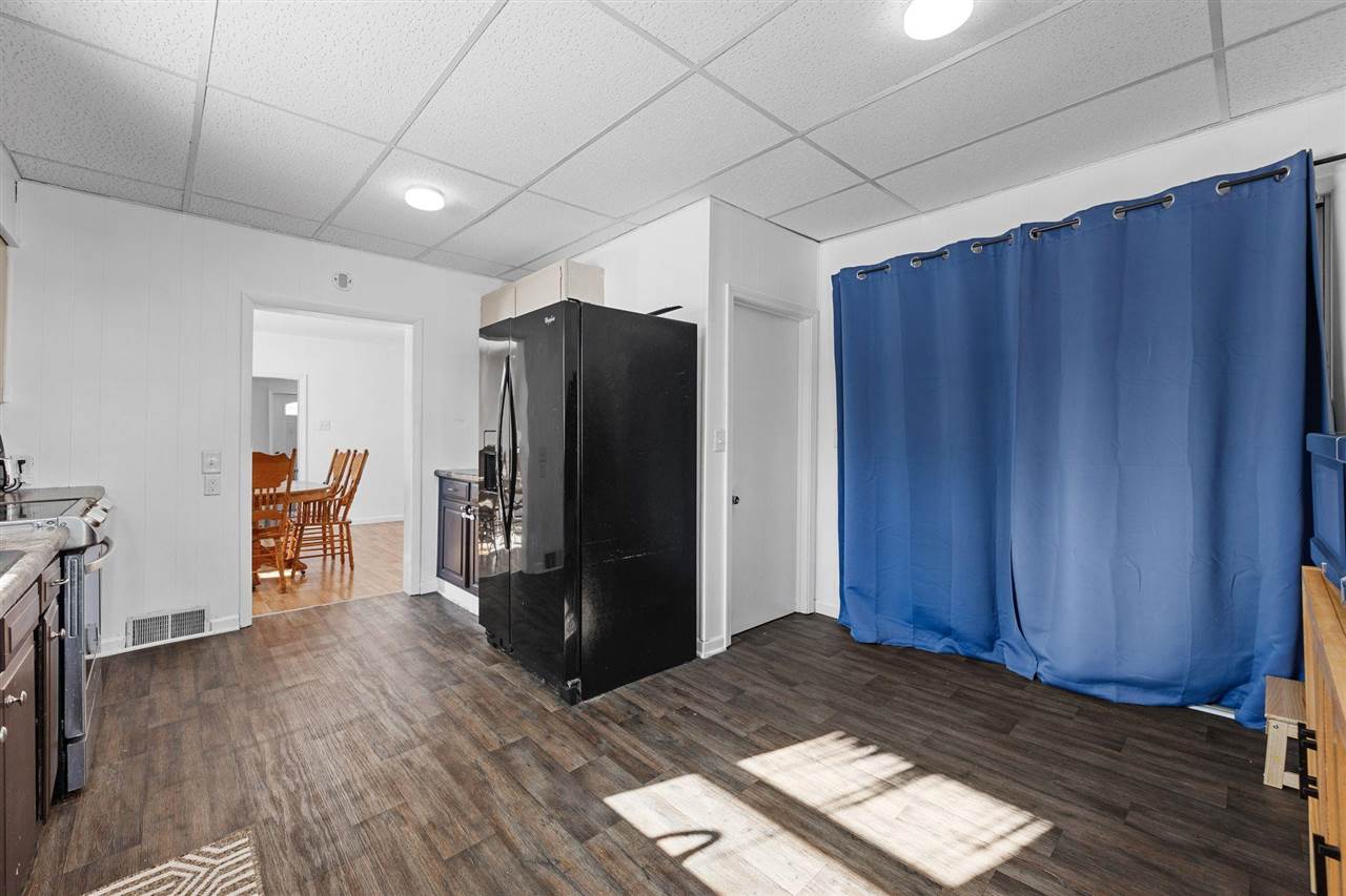 100 3rd Avenue Newhall IA 52315