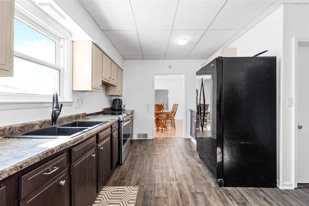 100 3rd Avenue Newhall IA 52315