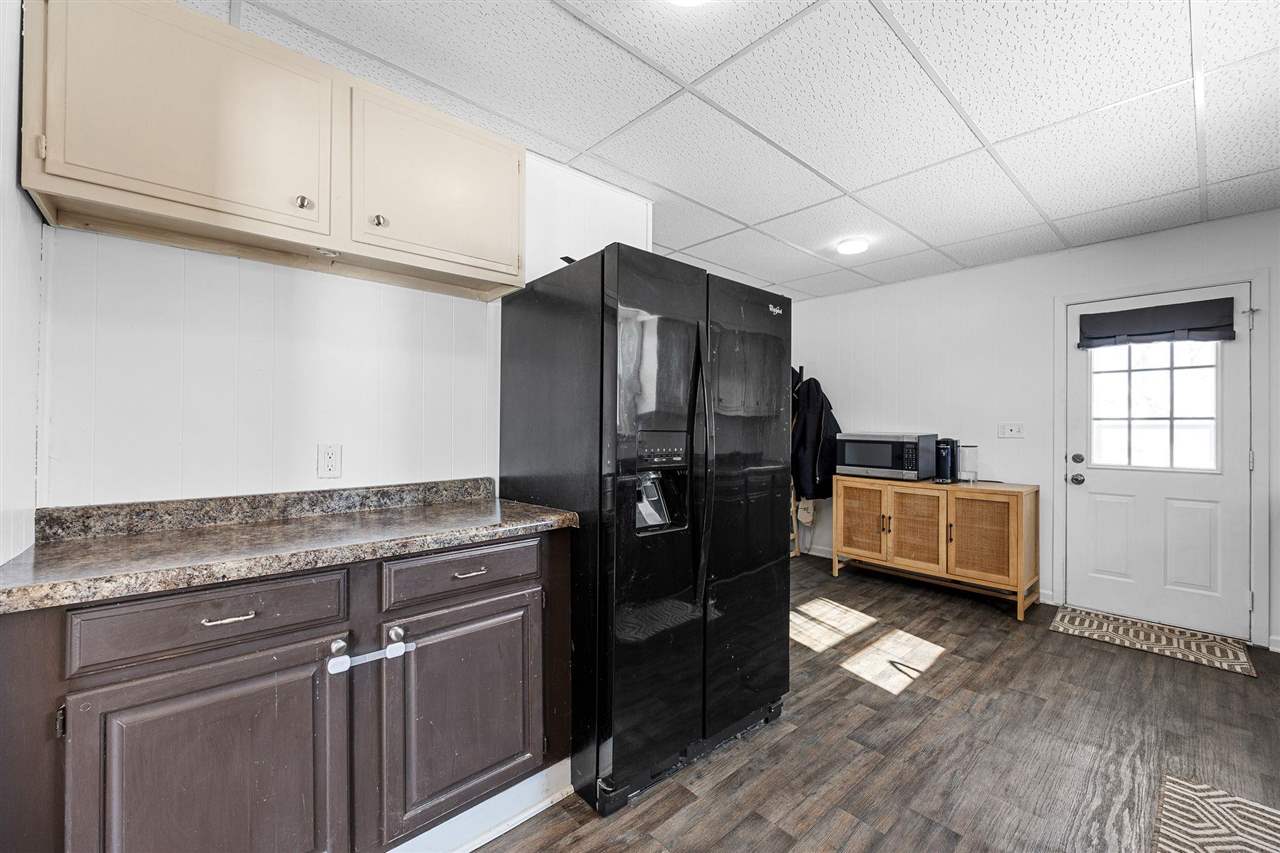 100 3rd Avenue Newhall IA 52315
