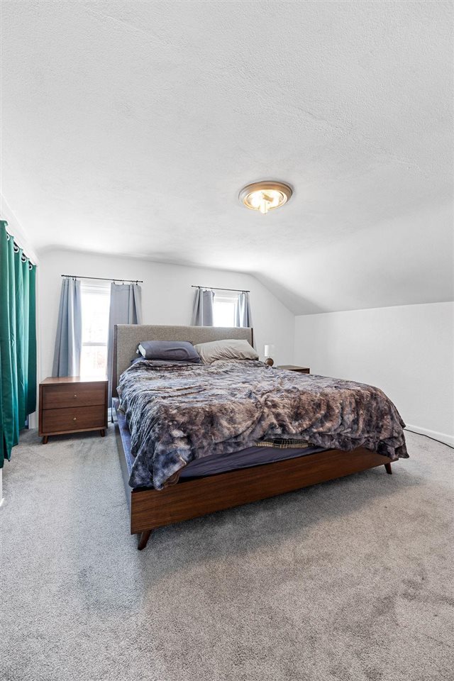 100 3rd Avenue Newhall IA 52315