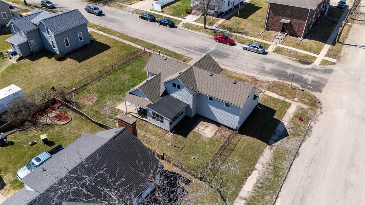 100 3rd Avenue Newhall IA 52315