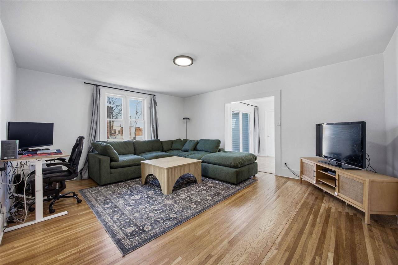 100 3rd Avenue Newhall IA 52315