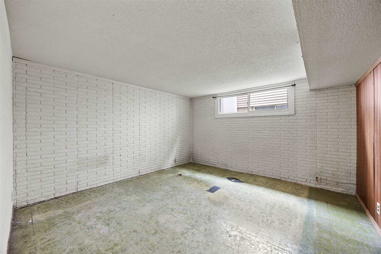 32 Regal Lane Iowa City IA 52240