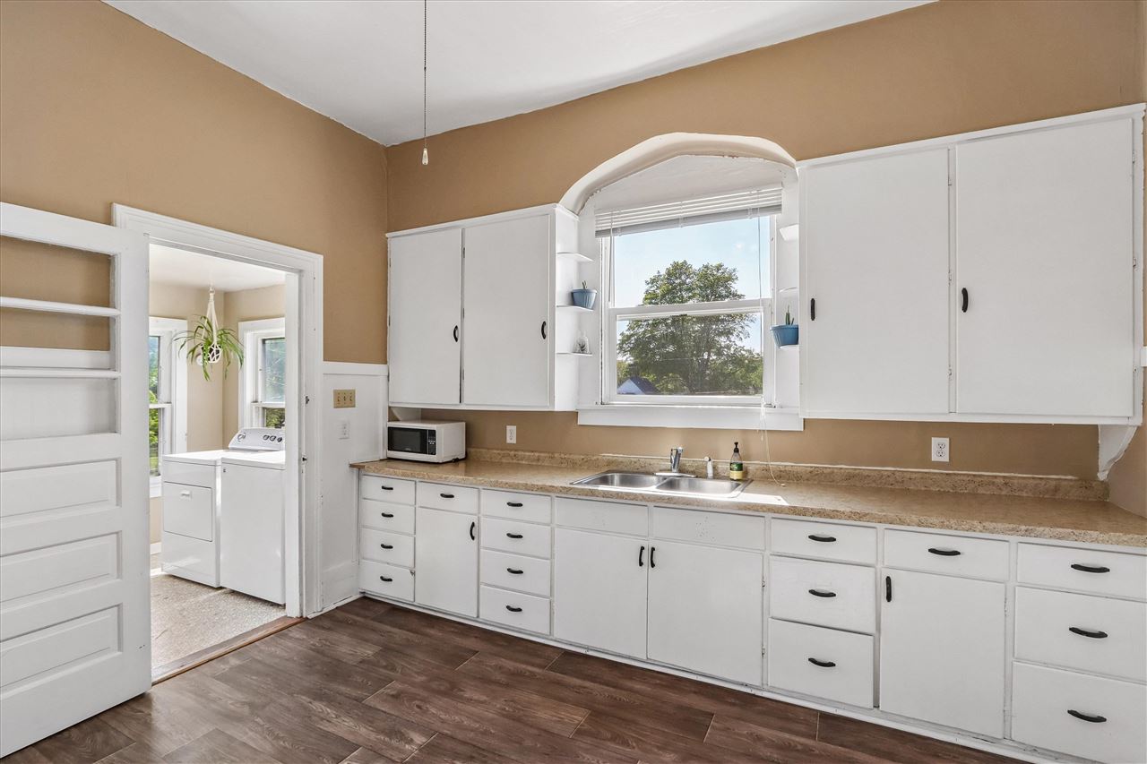 1514 7th Avenue Belle Plaine IA 52208