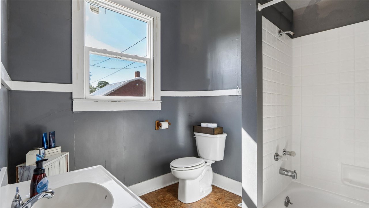 1514 7th Avenue Belle Plaine IA 52208