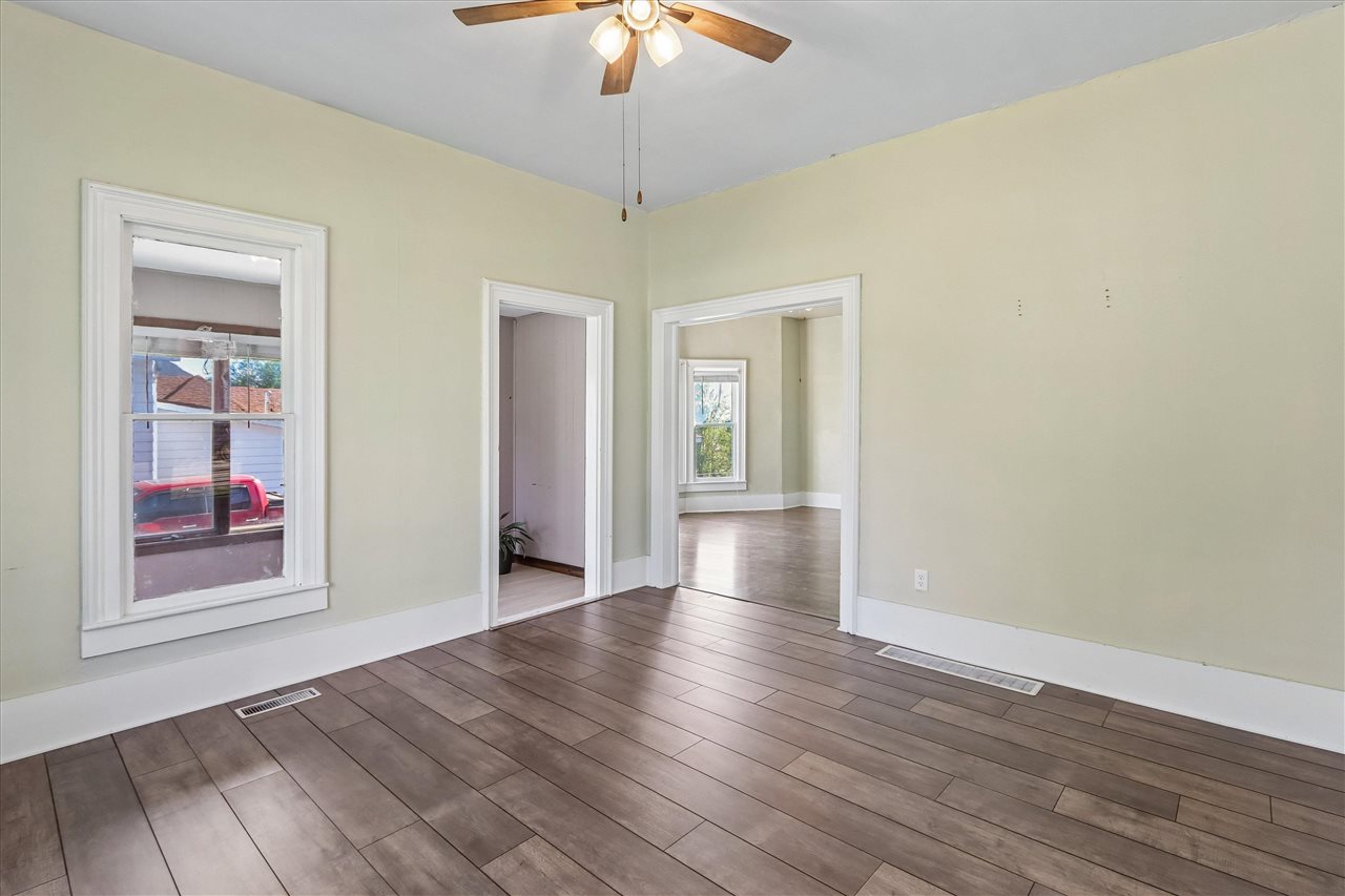 1514 7th Avenue Belle Plaine IA 52208