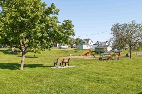 1514 7TH Avenue Belle Plaine IA 52208