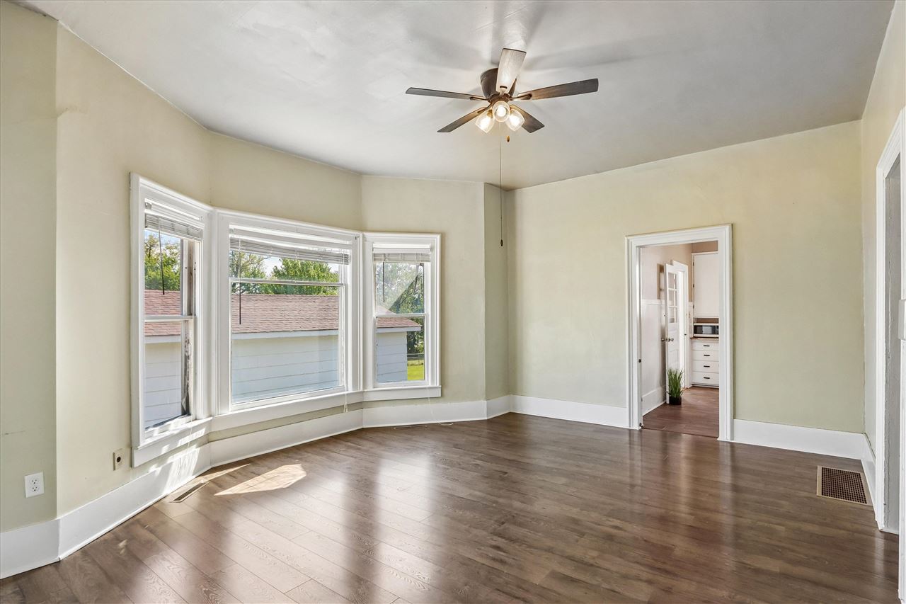 1514 7th Avenue Belle Plaine IA 52208