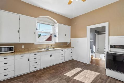 1514 7th Avenue Belle Plaine IA 52208