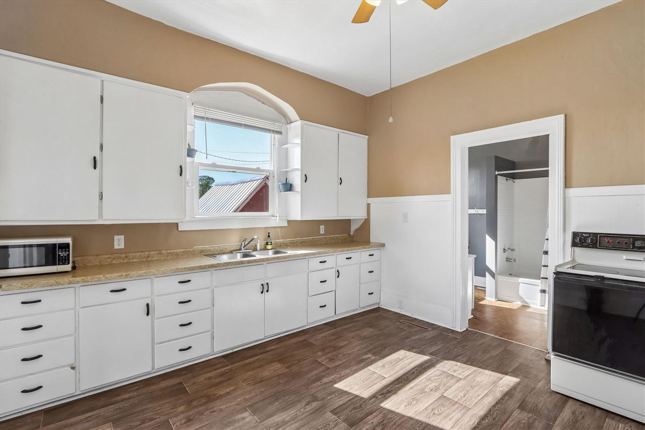 1514 7th Avenue Belle Plaine IA 52208