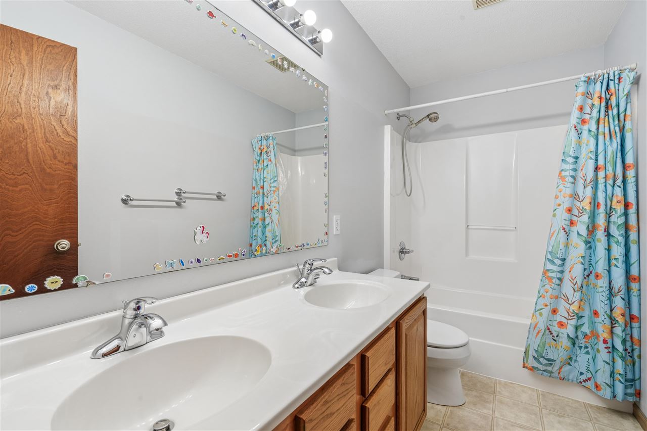 1013 Chesterfield Road NE Cedar Rapids IA 52402