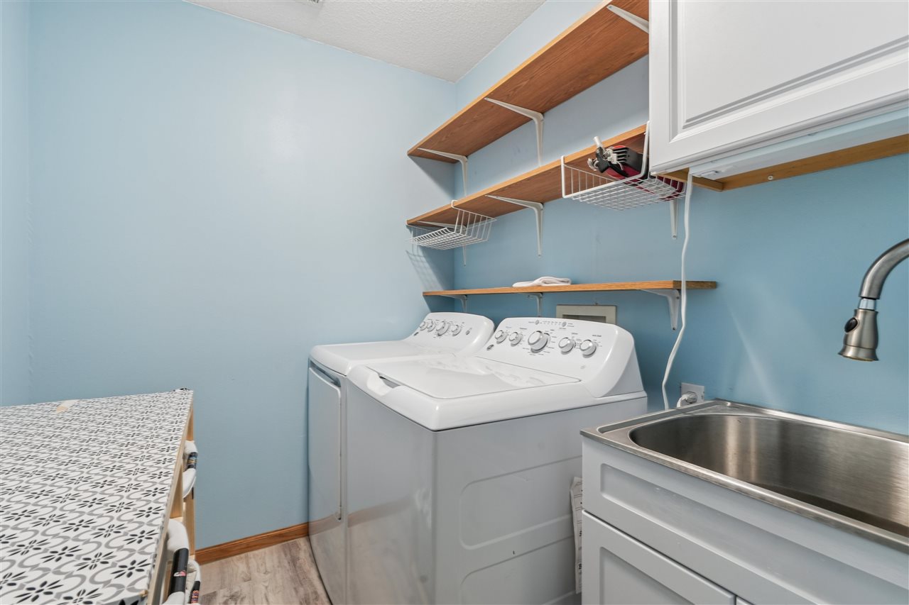 1013 Chesterfield Road NE Cedar Rapids IA 52402