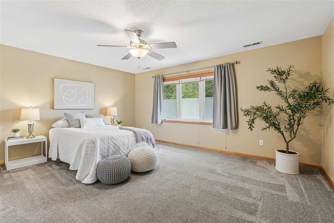 1013 Chesterfield Road NE Cedar Rapids IA 52402