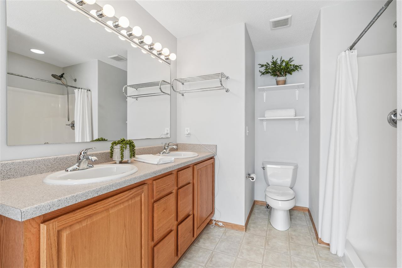 1013 Chesterfield Road NE Cedar Rapids IA 52402