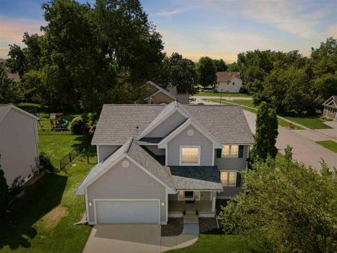 1013 Chesterfield Road NE Cedar Rapids IA 52402