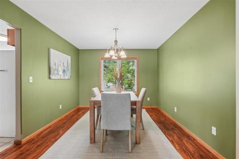 1013 Chesterfield Road NE Cedar Rapids IA 52402