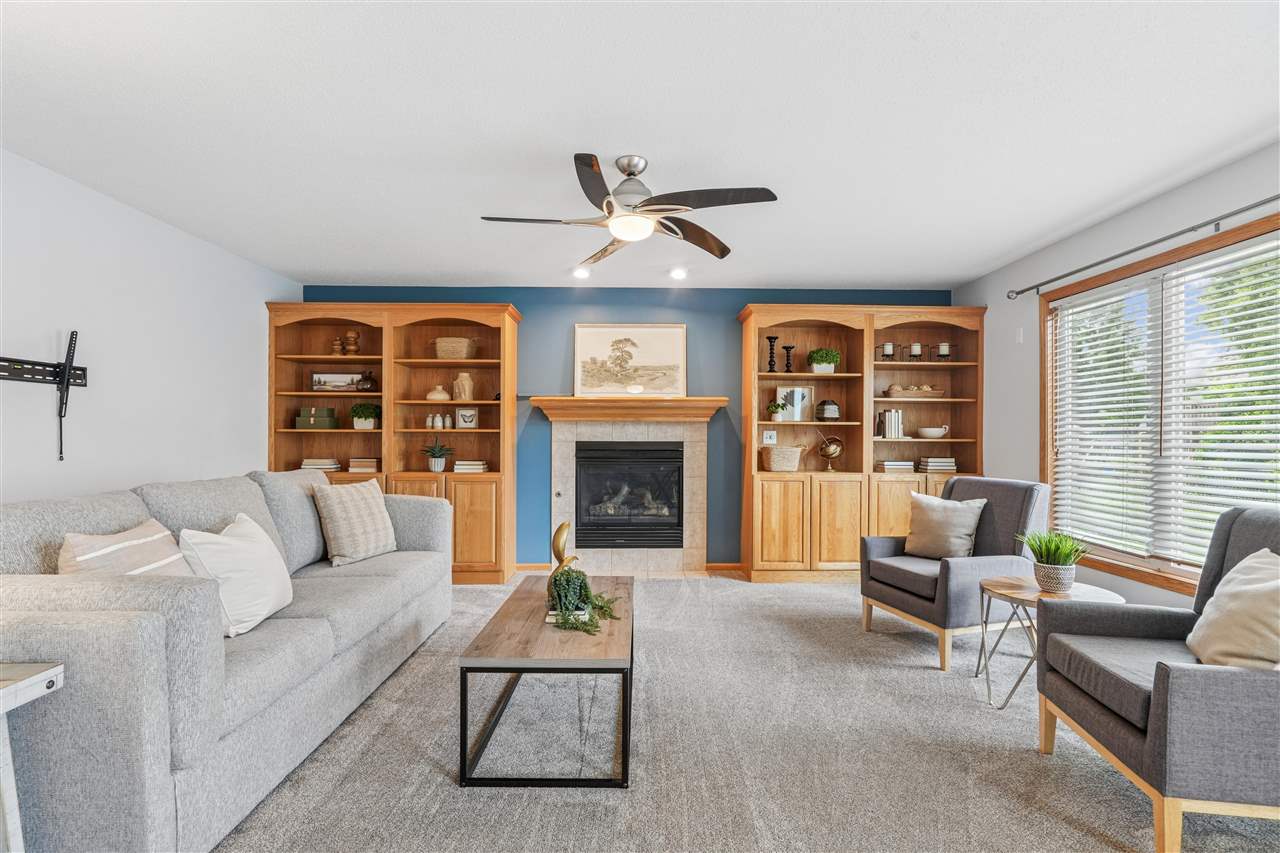 1013 Chesterfield Road NE Cedar Rapids IA 52402