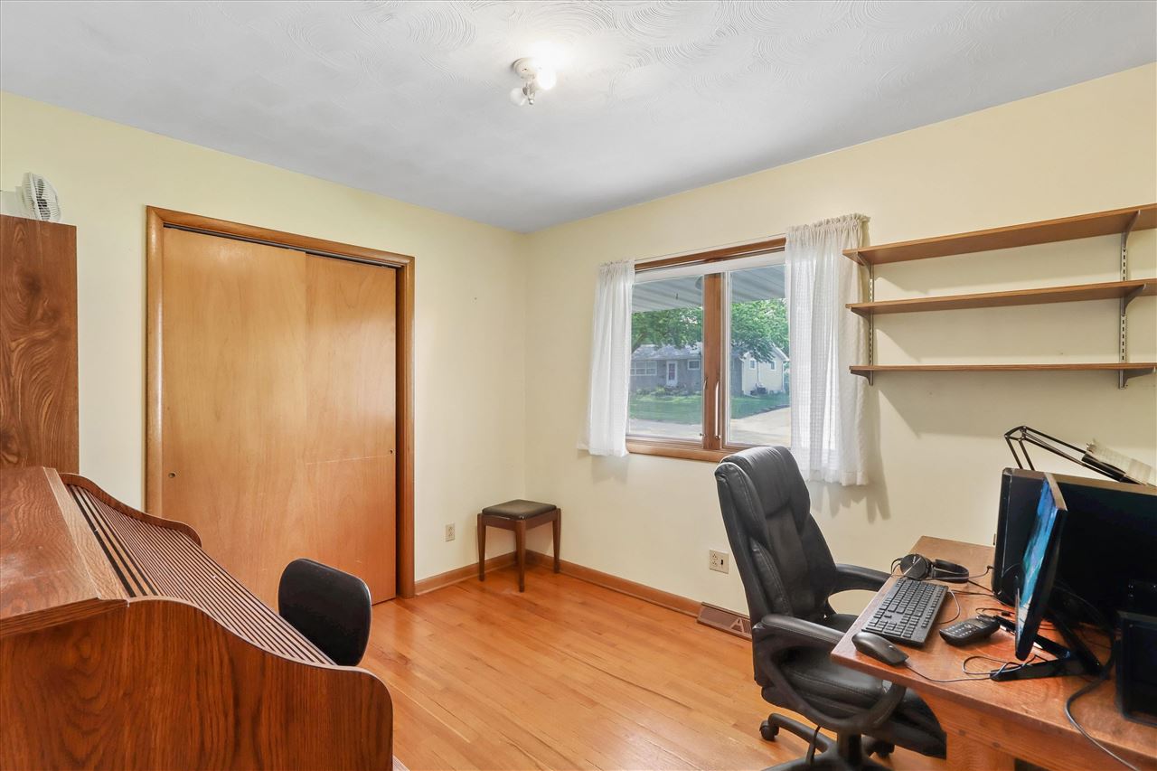 1518 Hollywood Boulevard Iowa City IA 52240