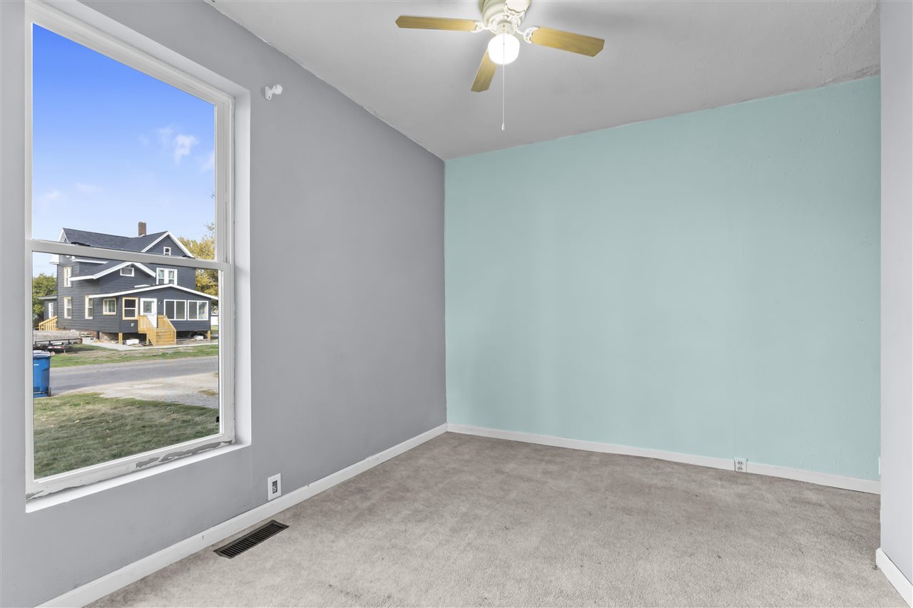 250 Vanderbilt Street Fairfax IA 52228