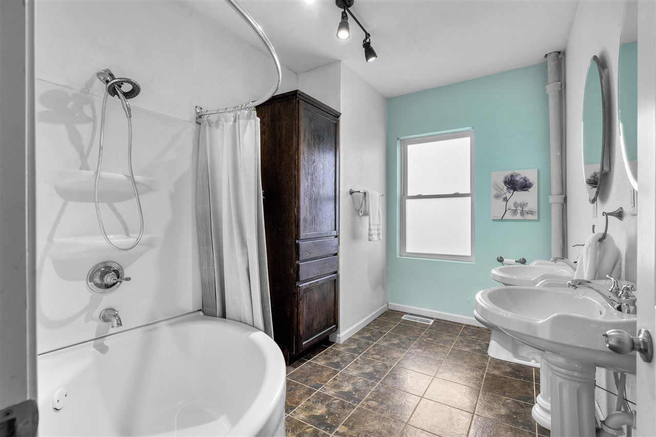 250 Vanderbilt Street Fairfax IA 52228