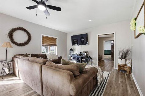 602 E Preston Street Stanwood IA 52337