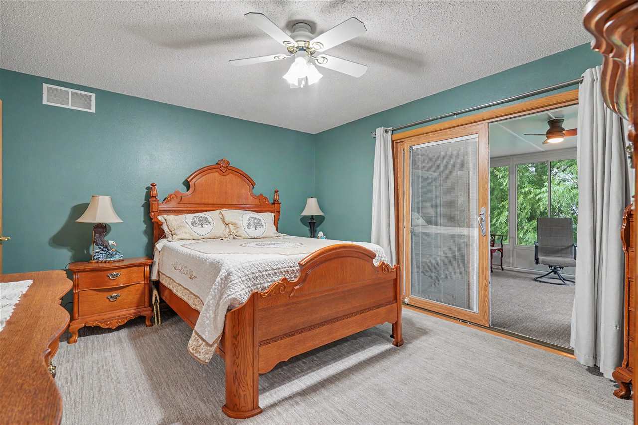 811 Valley Court Center Point IA 52213