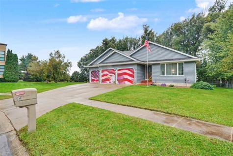 811 Valley Court Center Point IA 52213