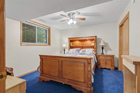 811 Valley Court Center Point IA 52213