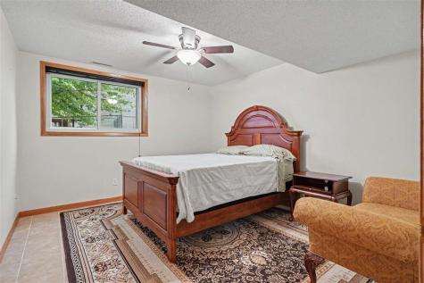 811 Valley Court Center Point IA 52213