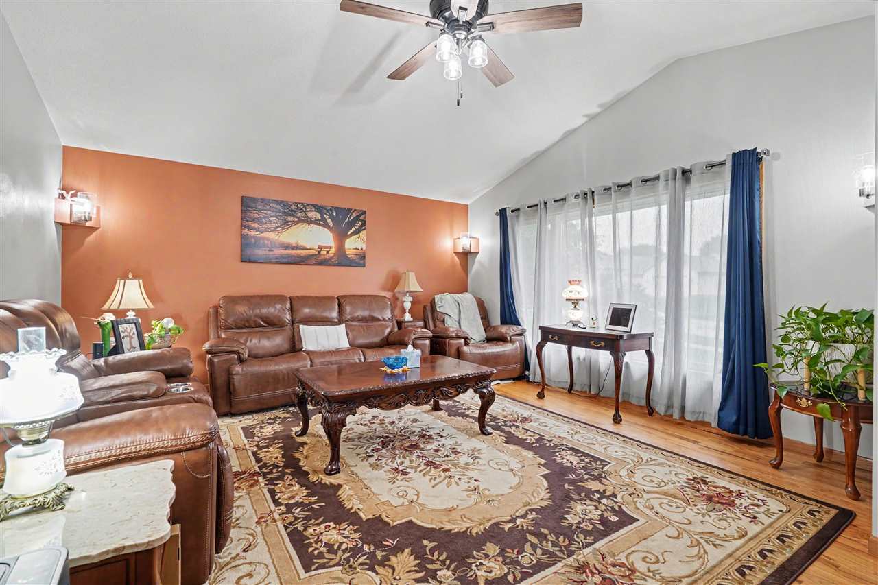 811 Valley Court Center Point IA 52213