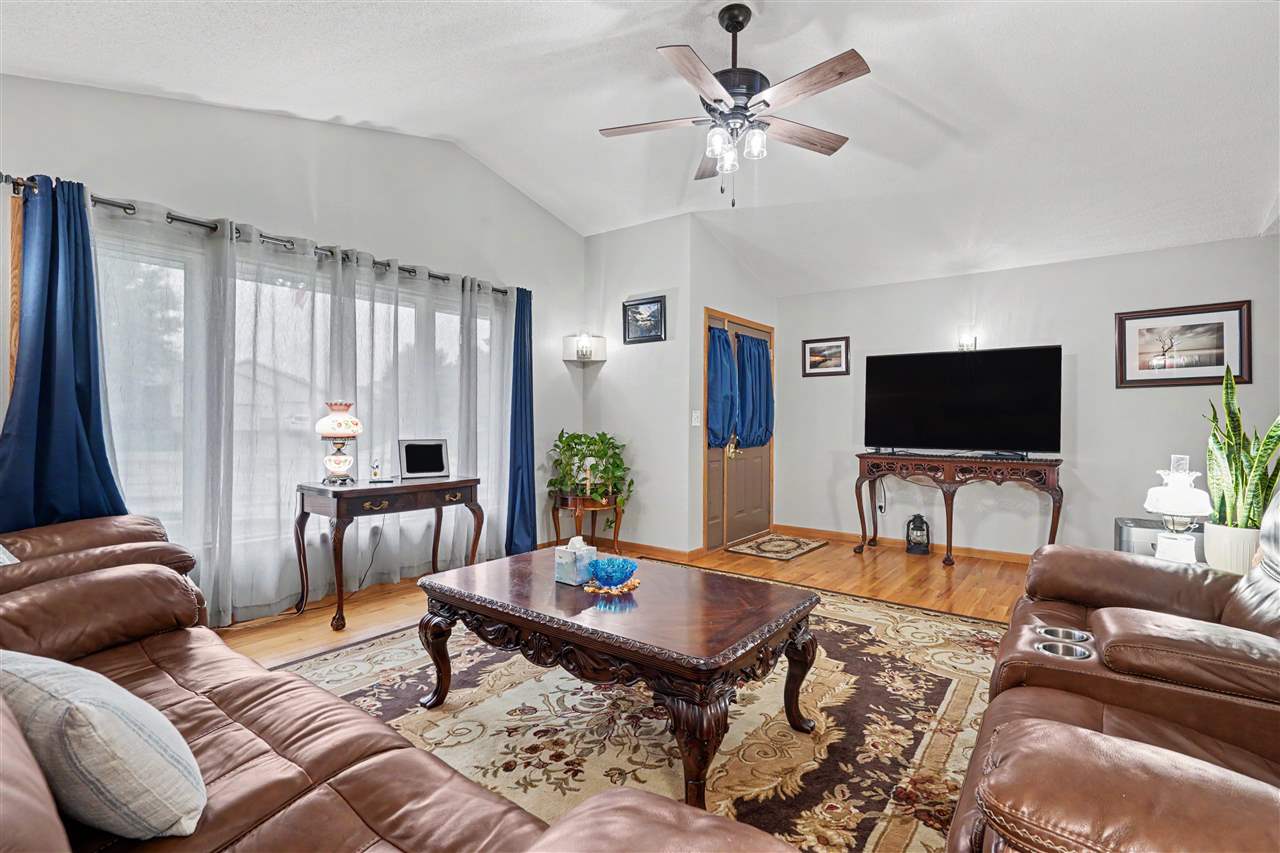 811 Valley Court Center Point IA 52213