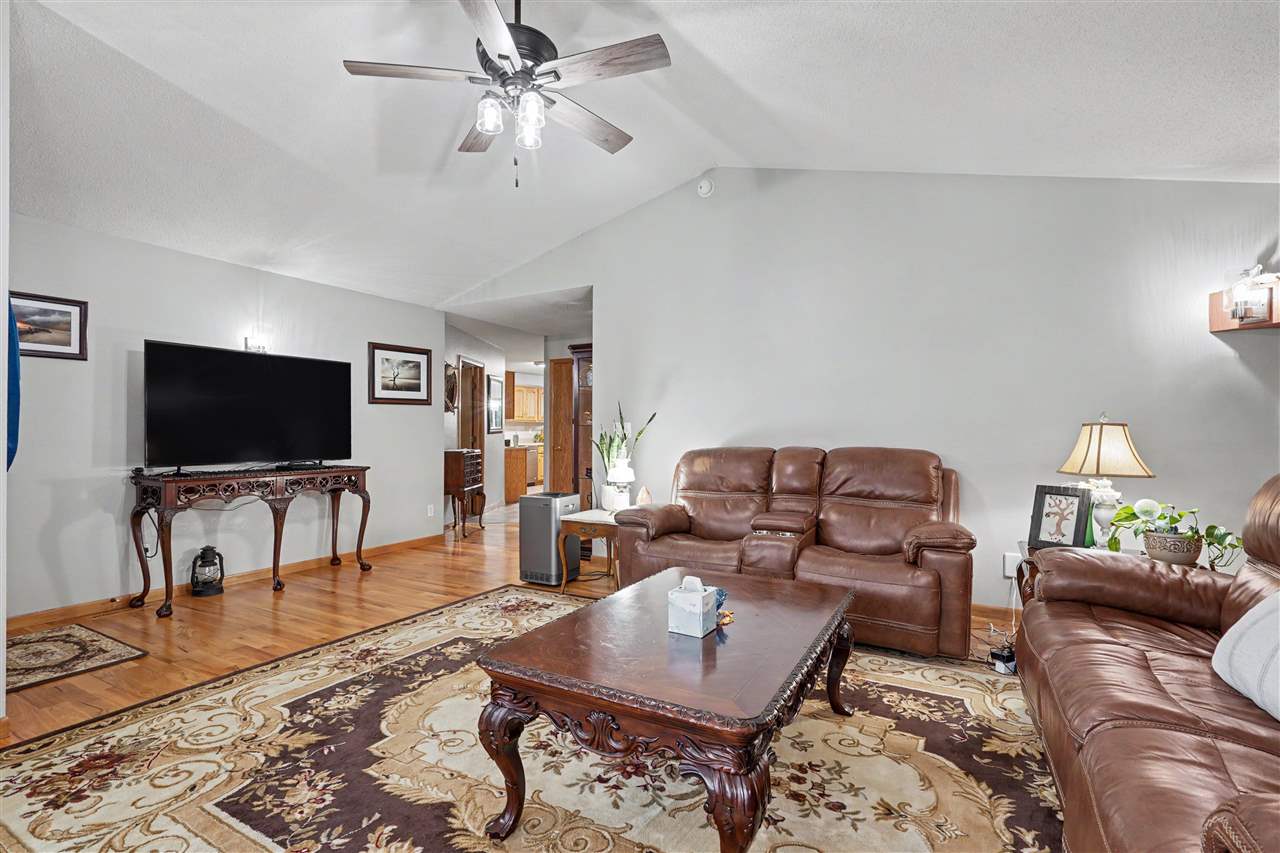 811 Valley Court Center Point IA 52213