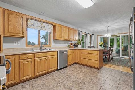 811 Valley Court Center Point IA 52213