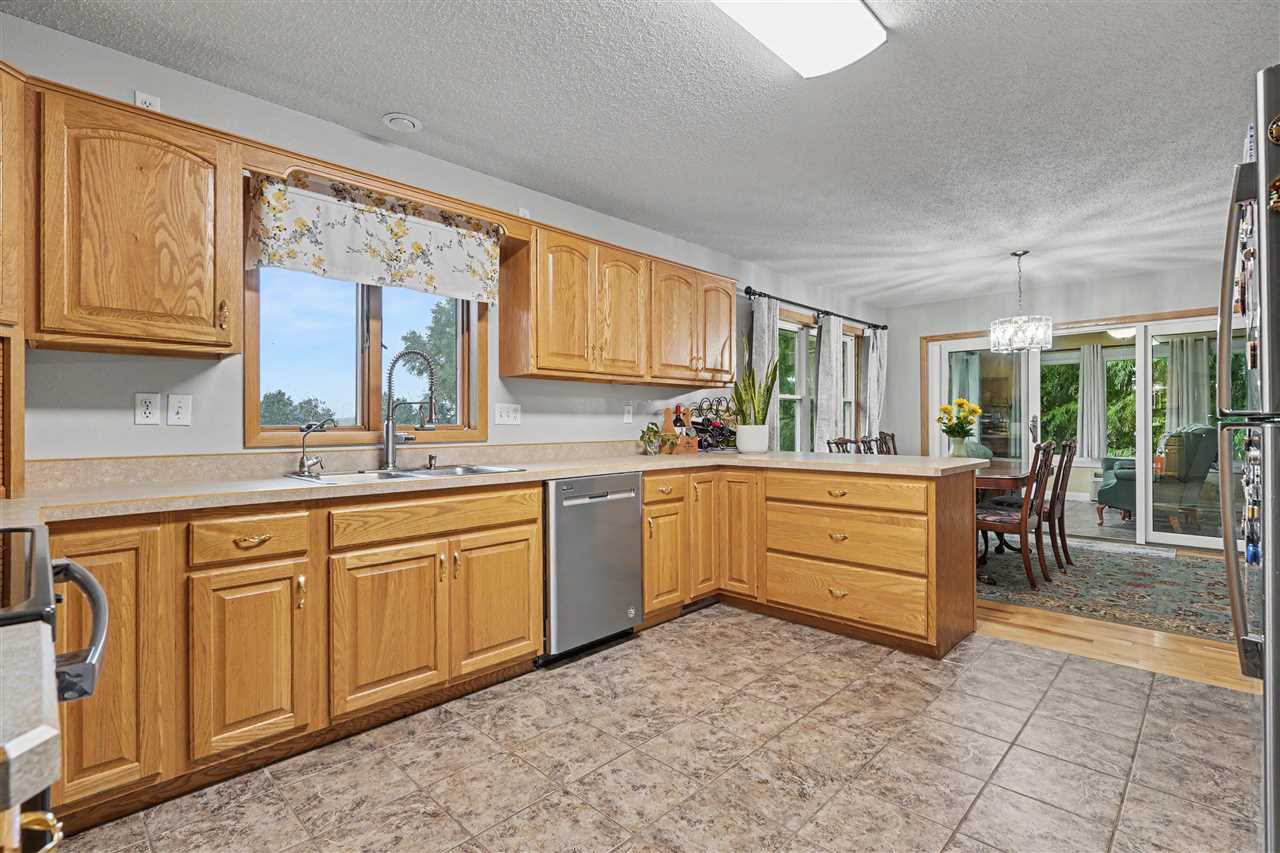 811 Valley Court Center Point IA 52213