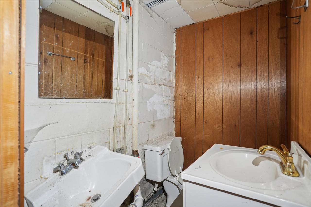 2415 Wayne Avenue Iowa City IA 52240
