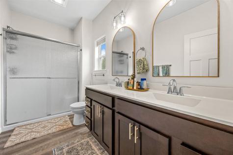 559 Fawn Avenue Tiffin IA 52340