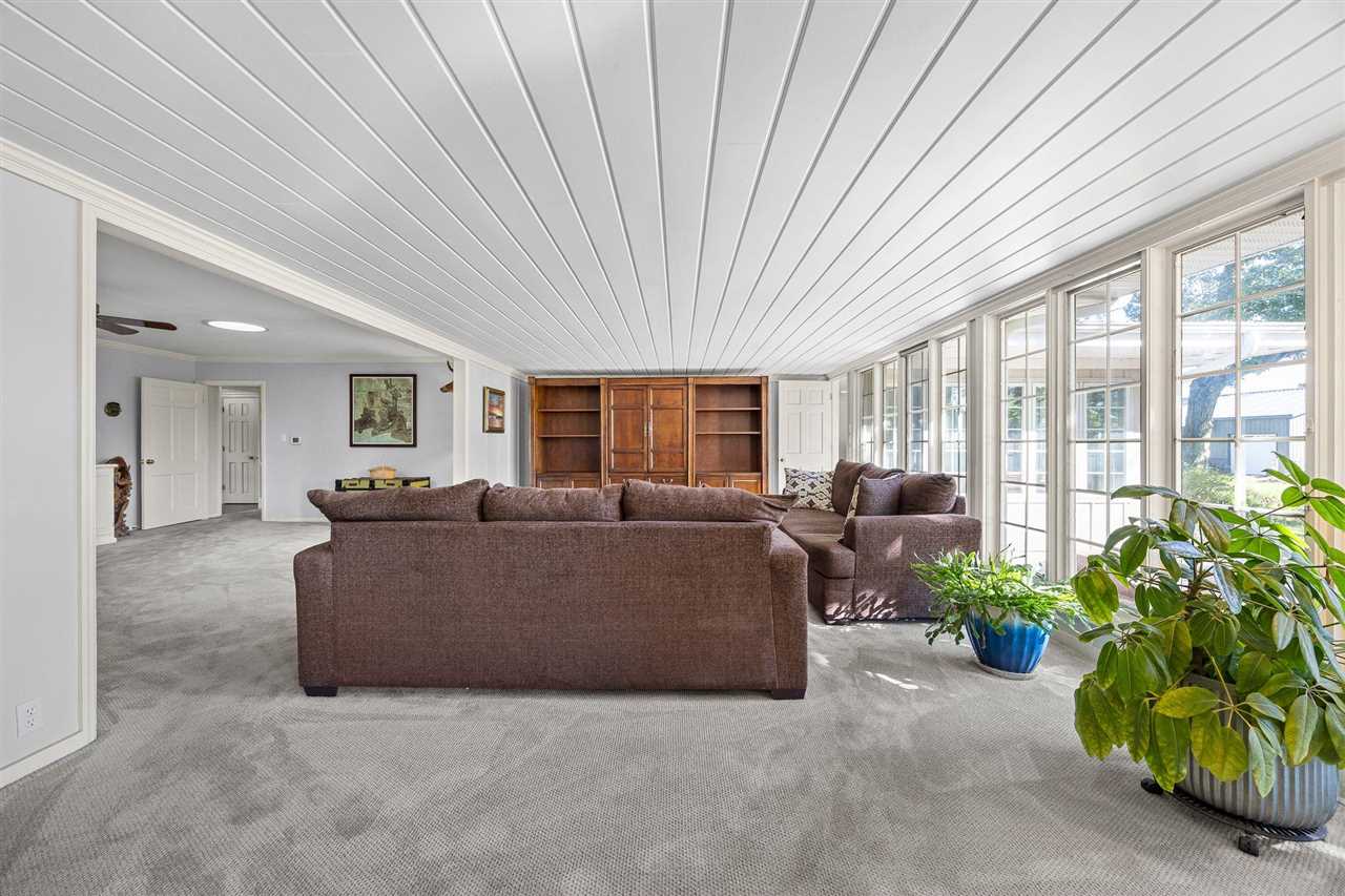 2915 Indian Hill Road SE Cedar Rapids IA 52403