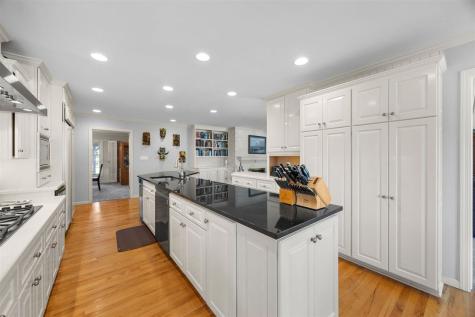 2915 Indian Hill Road SE Cedar Rapids IA 52403