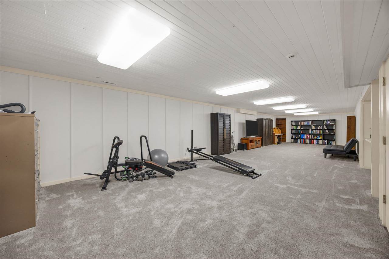 2915 Indian Hill Road SE Cedar Rapids IA 52403