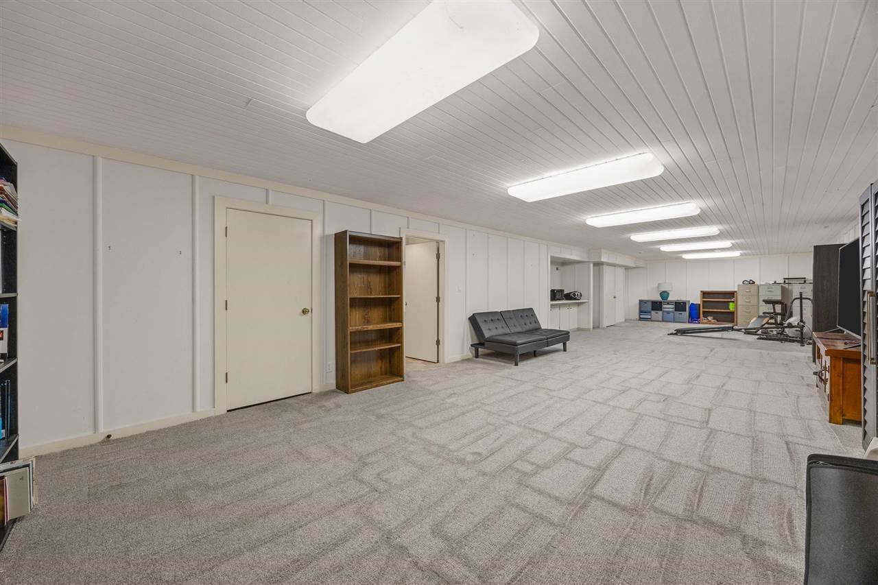 2915 Indian Hill Road SE Cedar Rapids IA 52403