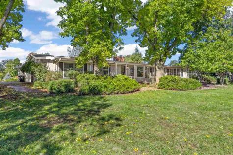 2915 Indian Hill Road SE Cedar Rapids IA 52403