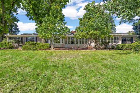 2915 Indian Hill Road SE Cedar Rapids IA 52403