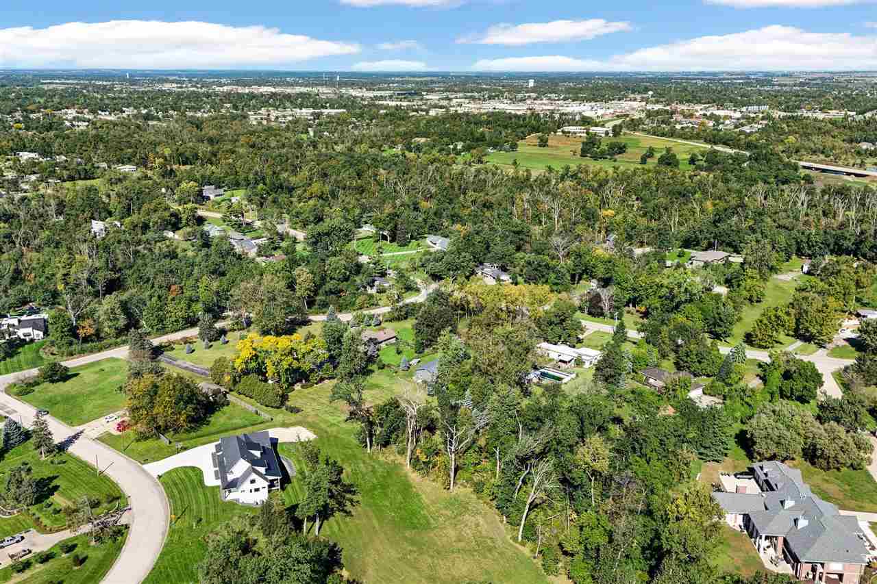 2915 Indian Hill Road SE Cedar Rapids IA 52403