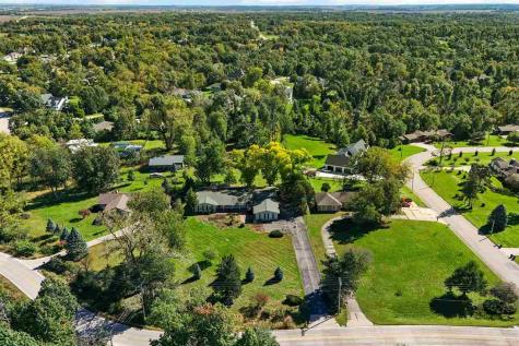2915 Indian Hill Road SE Cedar Rapids IA 52403